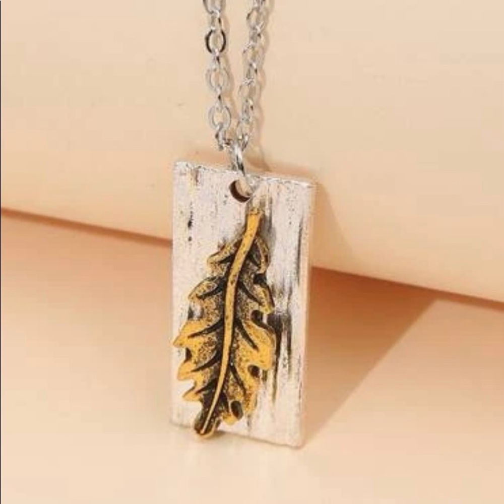 FALL LEAF CHARM NECKLACE🍂